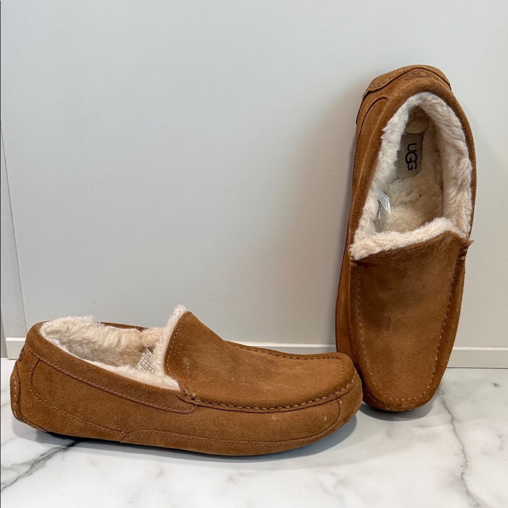 UGG Men's Ascot Chestnut Suede slippers size 9